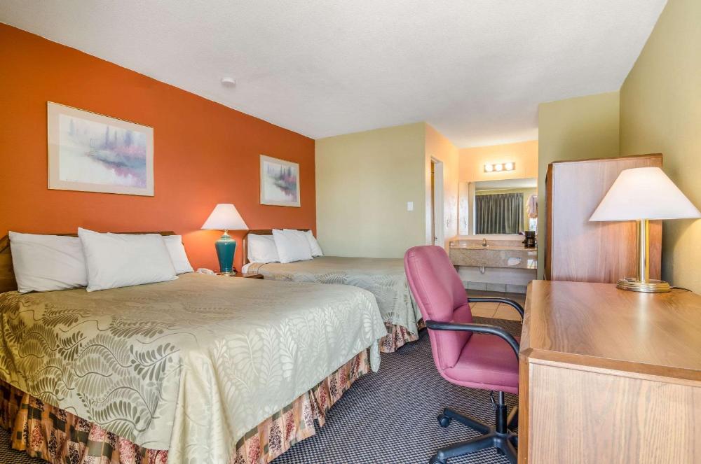 Double Room with Two Double Beds - Non-Smoking interior